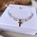 Bransoletka na Komunię Świętą z krzyżykiem – personalizowany prezent komunijny dla dziewczynki